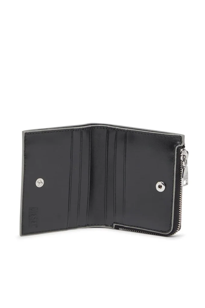 1dr bi fold zip l Bi-fold card holder in mirrored leather 1dr bi fold zip l Bi-fold card holder in mirrored leather