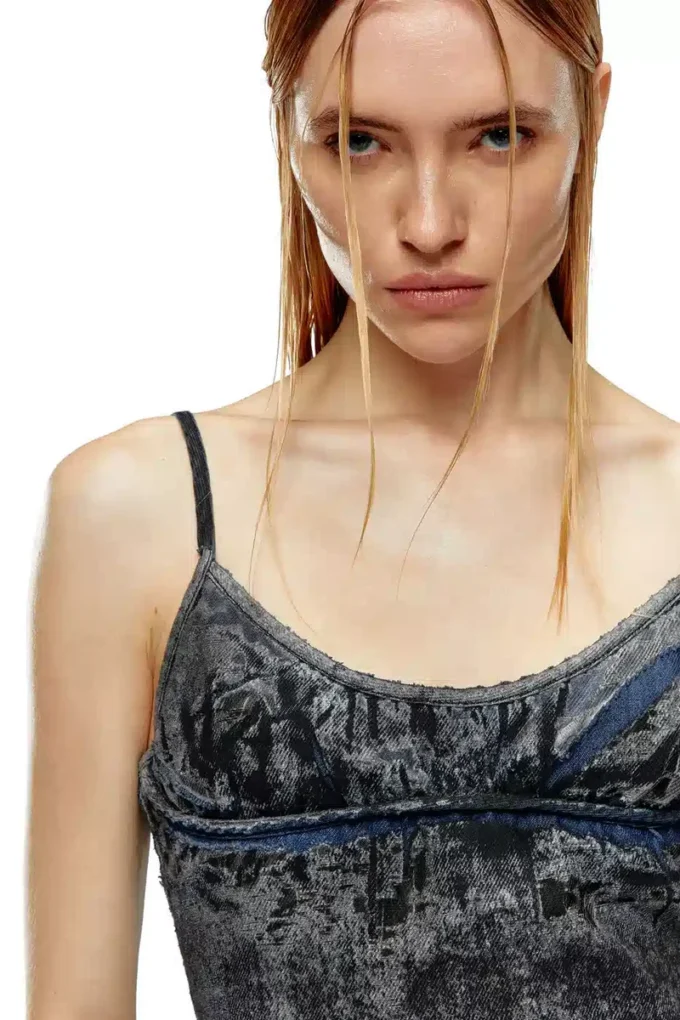 de-verni-fse Top in pinstriped devoré denim