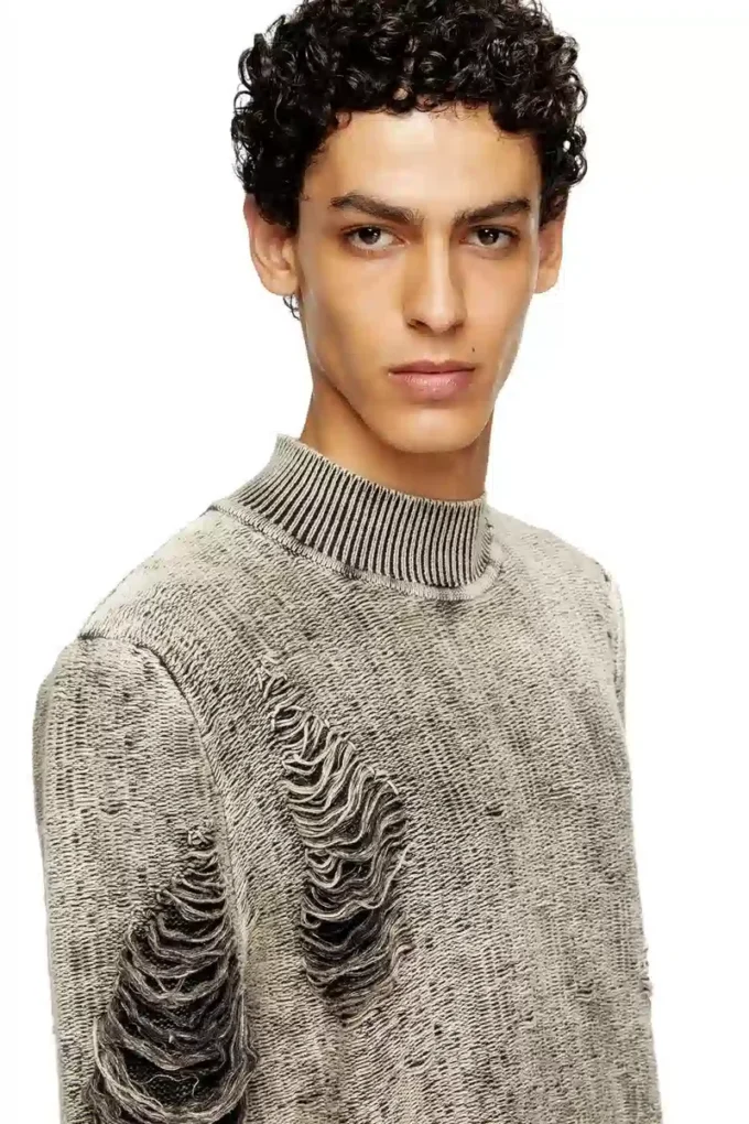 k-fjordi Destroyed jumper with floating yarns k-fjordi Destroyed jumper with floating yarns