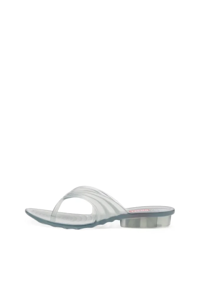 melissa quantum thong Sculptural flip-flops in Melflex® melissa quantum thong Sculptural flip-flops in Melflex®