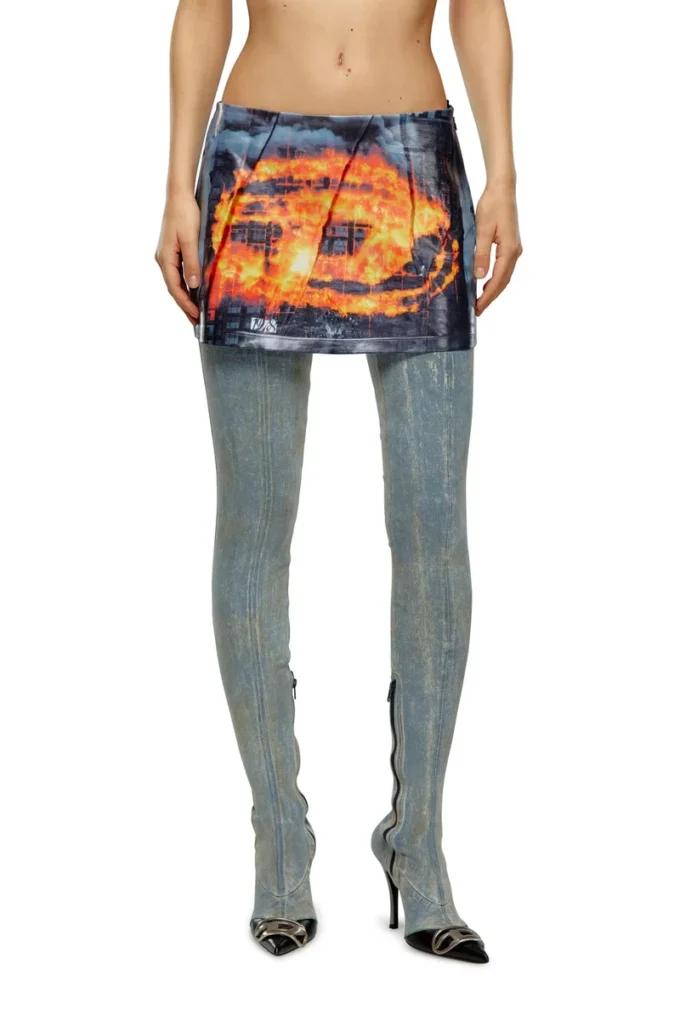o-hunt Short skirt with poster print o-hunt Short skirt with poster print