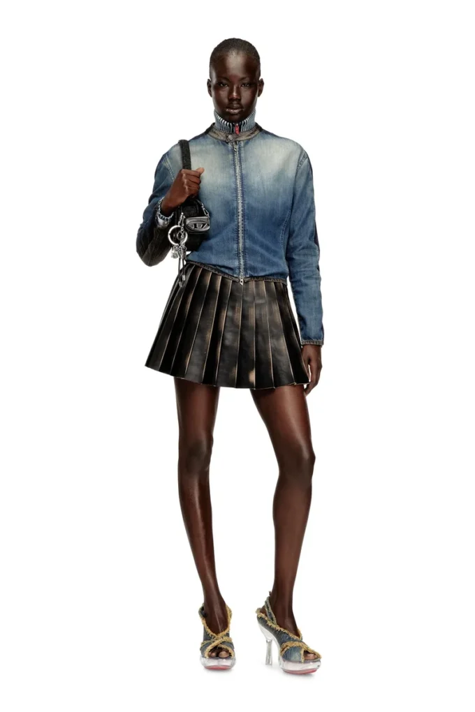 o-saka-mini Short pleated skirt with distressed effect o-saka-mini Short pleated skirt with distressed effect