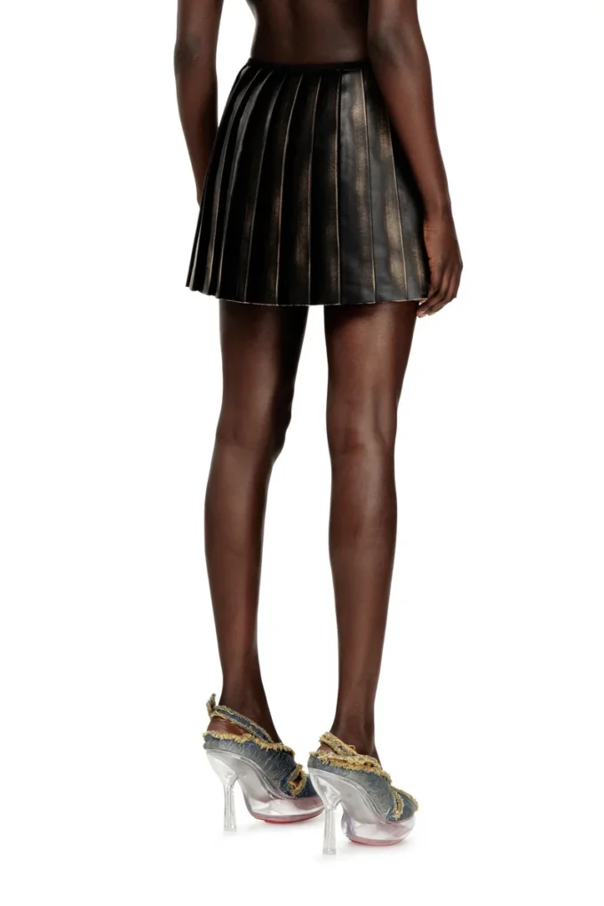 o-saka-mini Short pleated skirt with distressed effect o-saka-mini Short pleated skirt with distressed effect