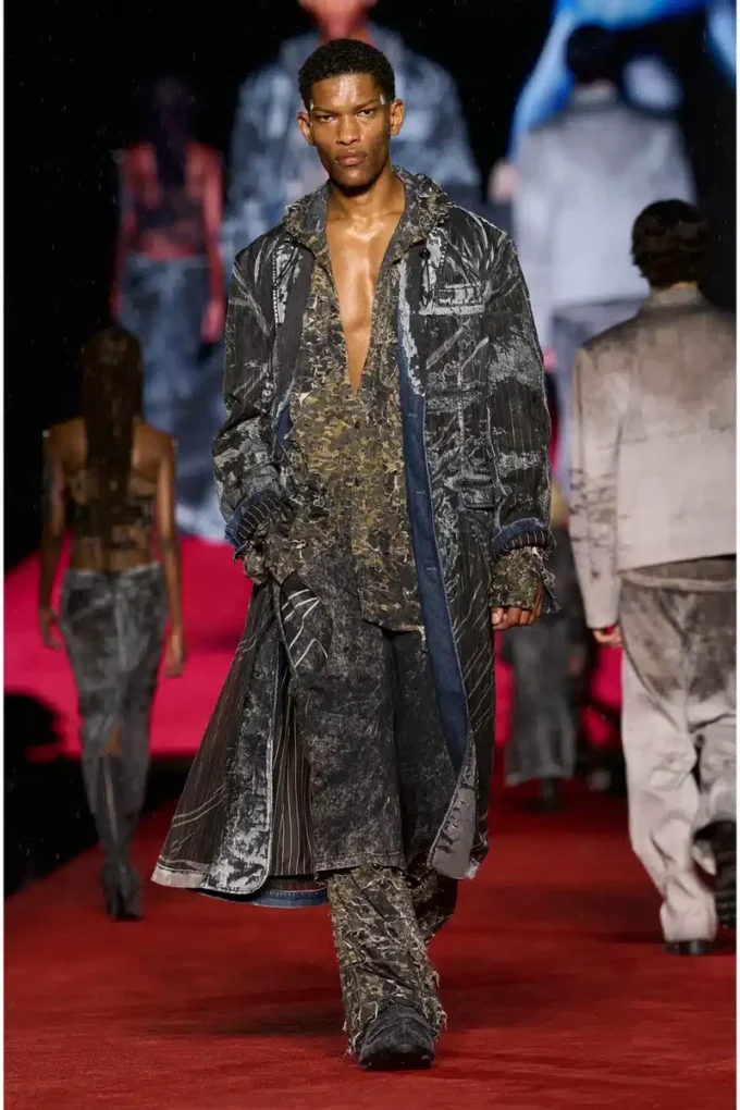 d-bla-long-dev-fse Coat in pinstriped devoré denim