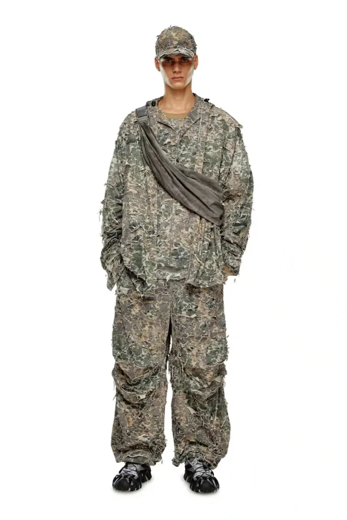 p-hokney Camo pants with destroyed finish p-hokney Camo pants with destroyed finish