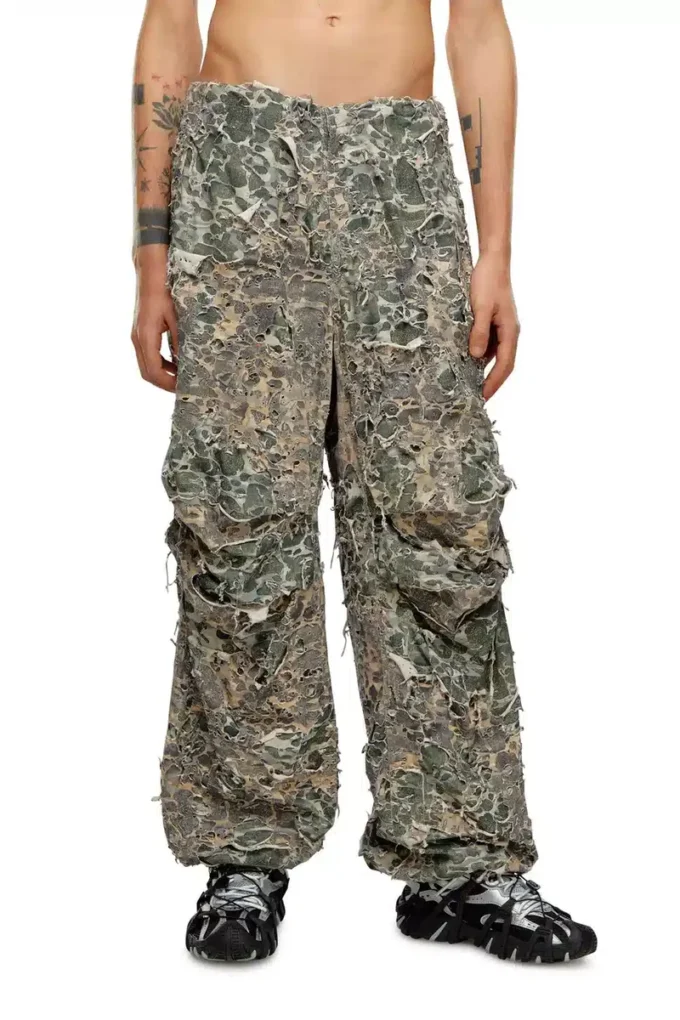 p-hokney Camo pants with destroyed finish p-hokney Camo pants with destroyed finish