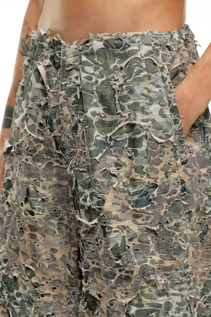 p-hokney Camo pants with destroyed finish p-hokney Camo pants with destroyed finish