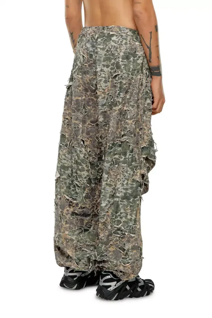 p-hokney Camo pants with destroyed finish p-hokney Camo pants with destroyed finish