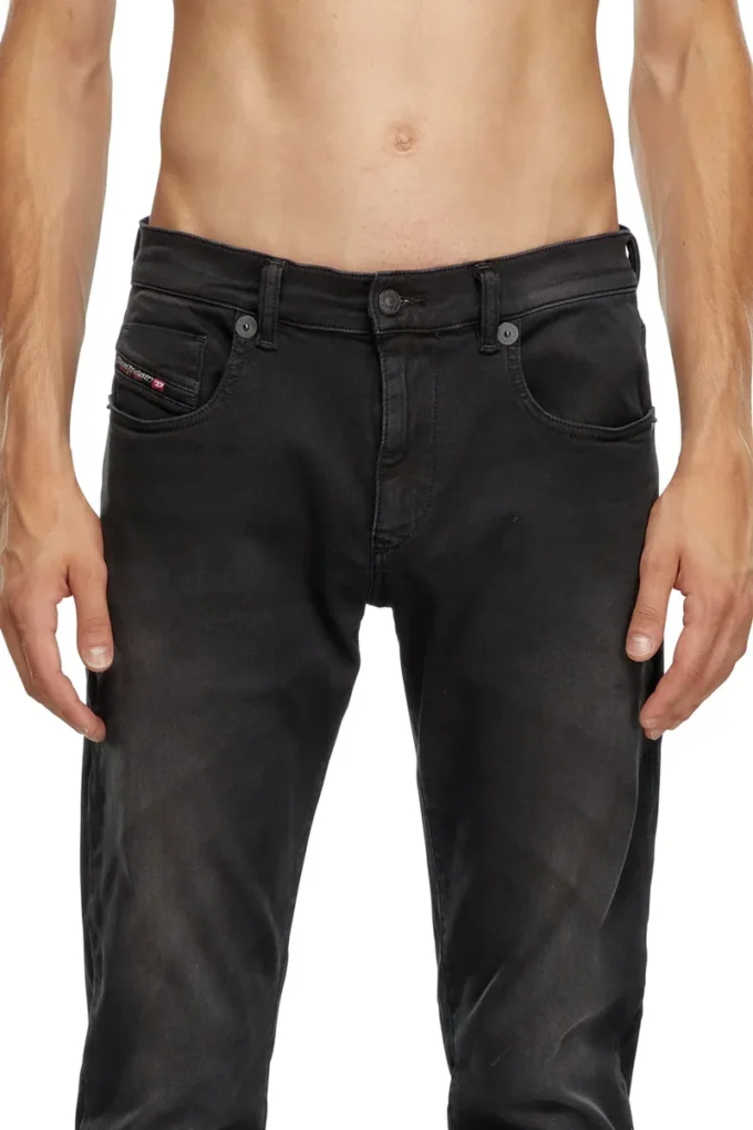 slim 2060 d-strukt joggjeans&reg; 0670m Find nearest store