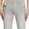 slim 2060 d-strukt joggjeans&reg; 0670m Find nearest store