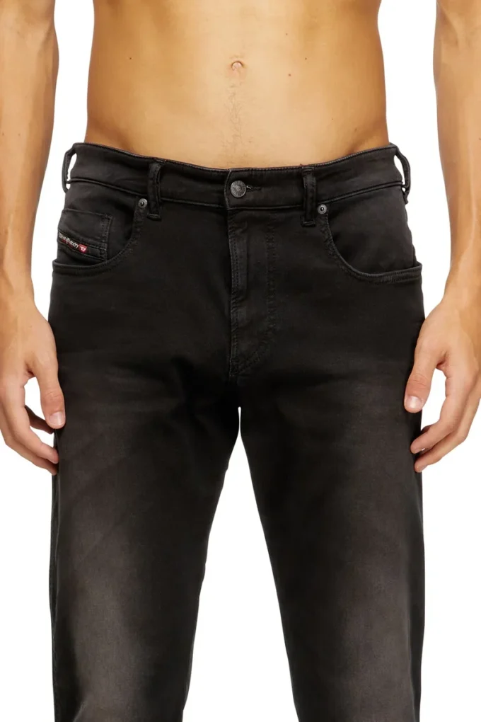 slim 2062 d-strukt joggjeans&reg; 0670m Find nearest store