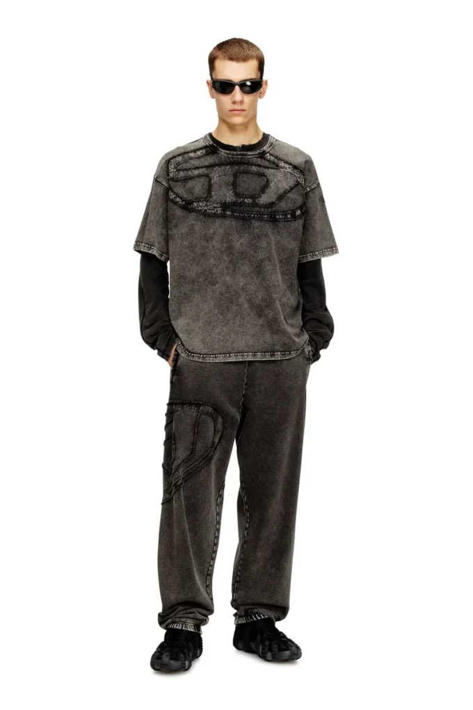 t-boxt-den Relaxed cotton T-shirt with Oval D applique t-boxt-den Relaxed cotton T-shirt with Oval D applique