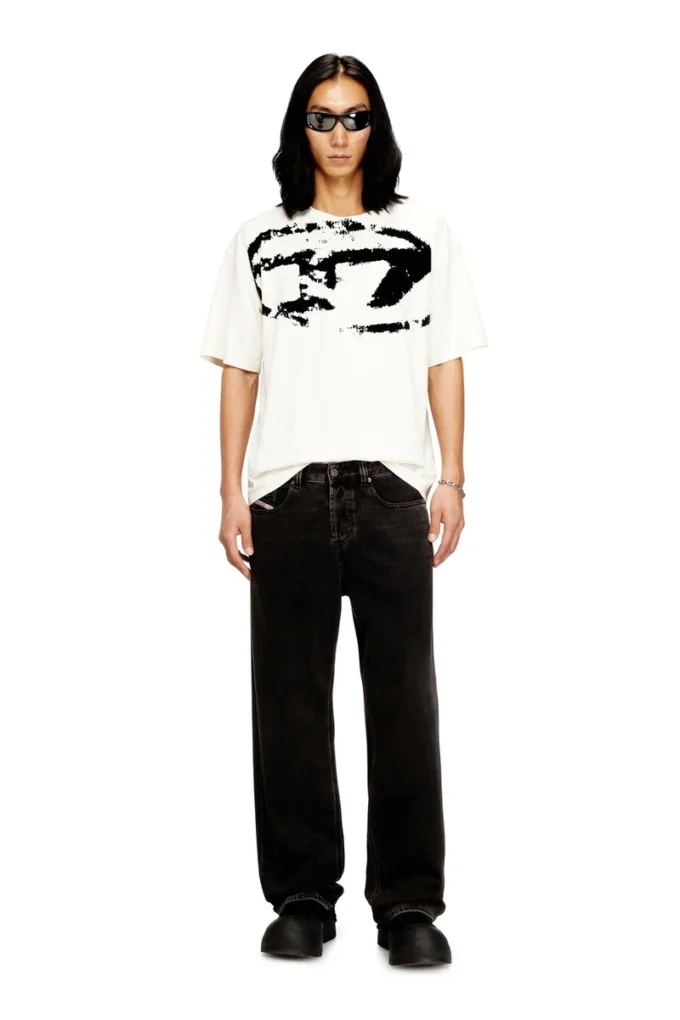 t-boxt-n14 T-shirt with distressed flocked logo t-boxt-n14 T-shirt with distressed flocked logo