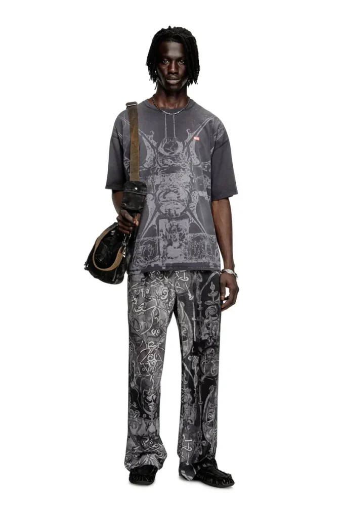 t-boxt-t13 T-shirt with tonal medieval print t-boxt-t13 T-shirt with tonal medieval print