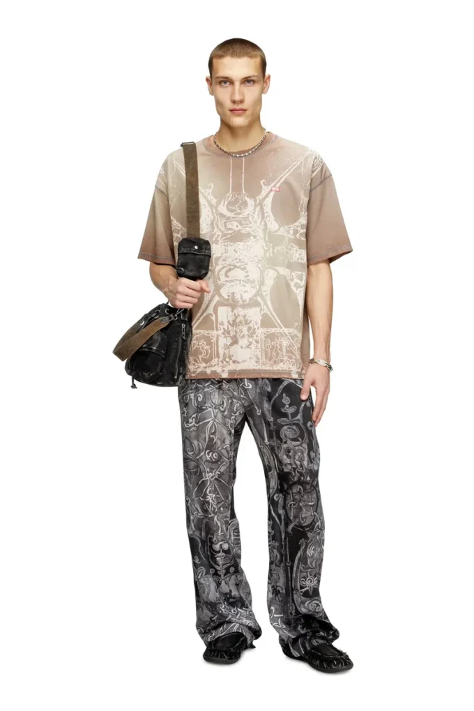 t-boxt-t13 T-shirt with tonal medieval print t-boxt-t13 T-shirt with tonal medieval print
