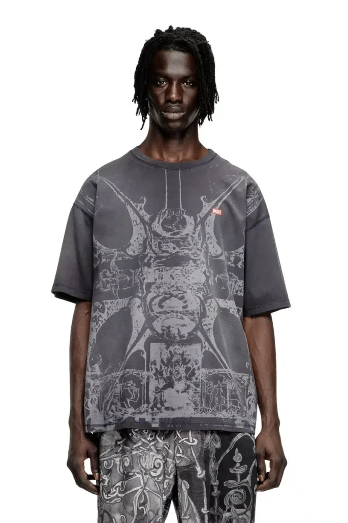 t-boxt-t13 T-shirt with tonal medieval print t-boxt-t13 T-shirt with tonal medieval print