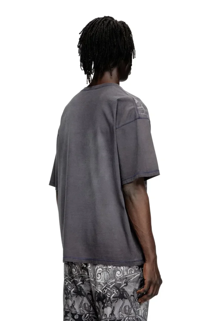 t-boxt-t13 T-shirt with tonal medieval print t-boxt-t13 T-shirt with tonal medieval print