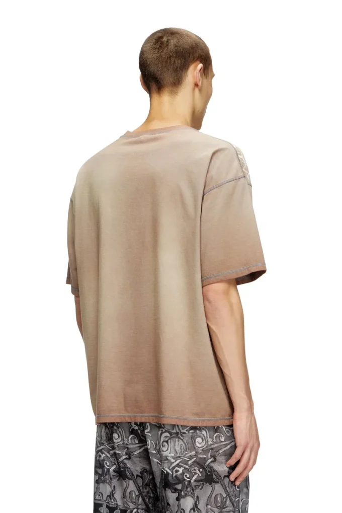 t-boxt-t13 T-shirt with tonal medieval print t-boxt-t13 T-shirt with tonal medieval print