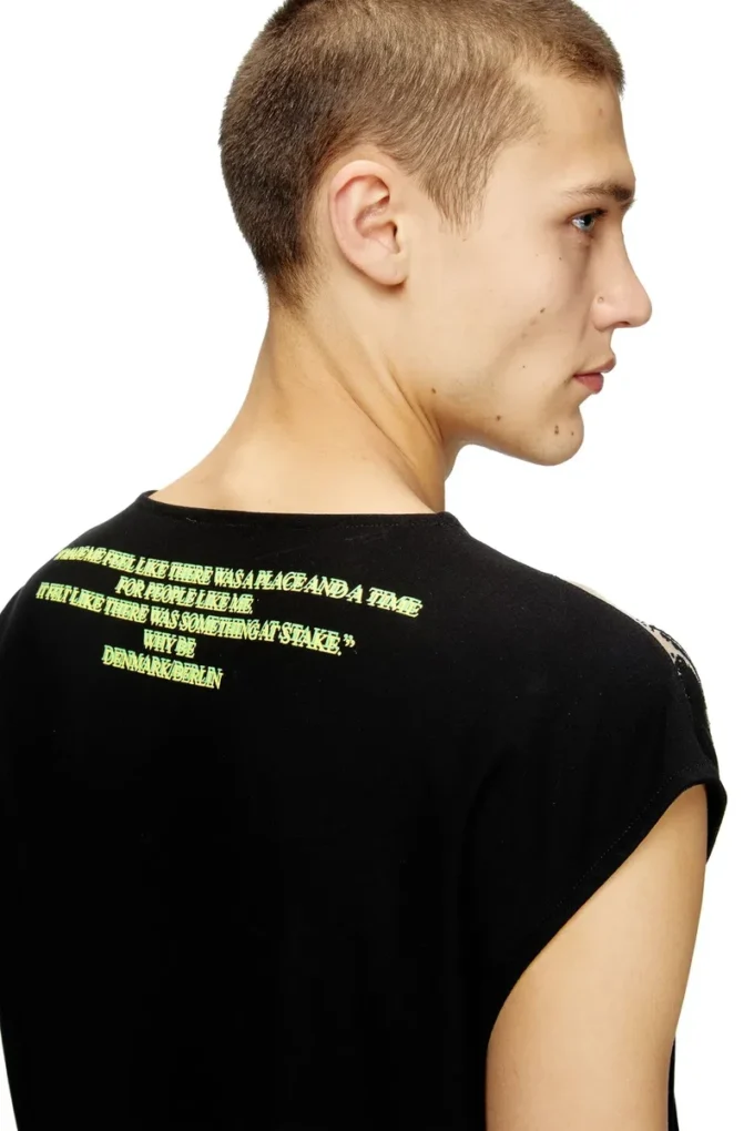 t-isak-a Sleeveless T-shirt with lyrics print t-isak-a Sleeveless T-shirt with lyrics print