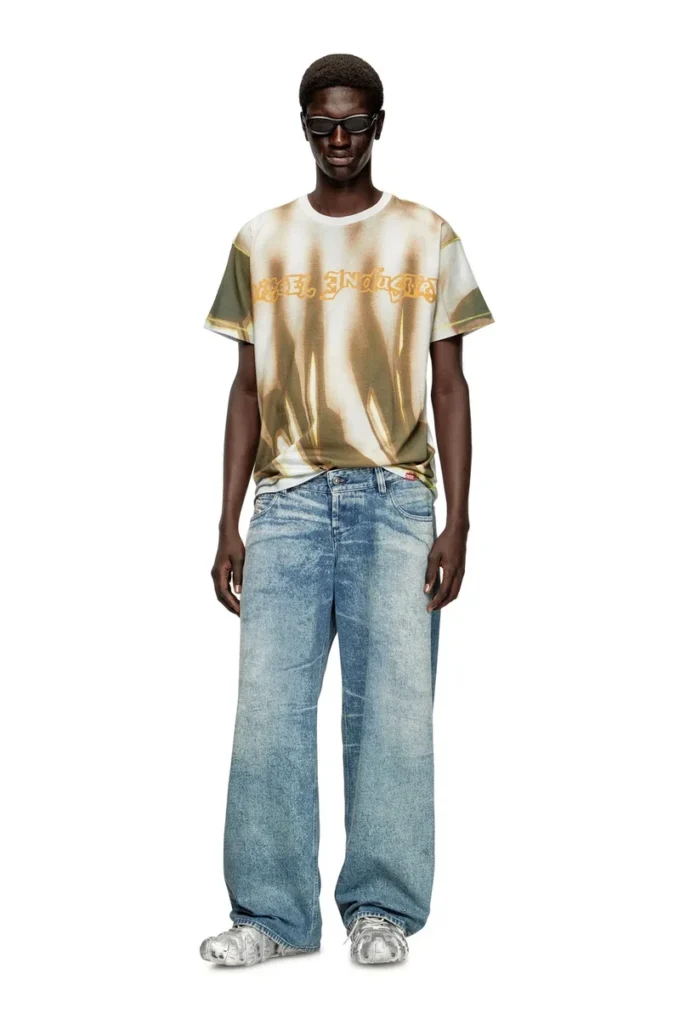t-norm-show T-shirt with graffiti print t-norm-show T-shirt with graffiti print