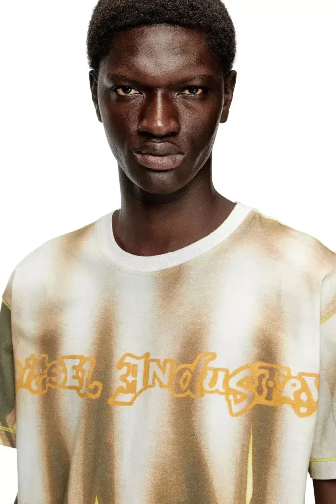 t-norm-show T-shirt with graffiti print t-norm-show T-shirt with graffiti print