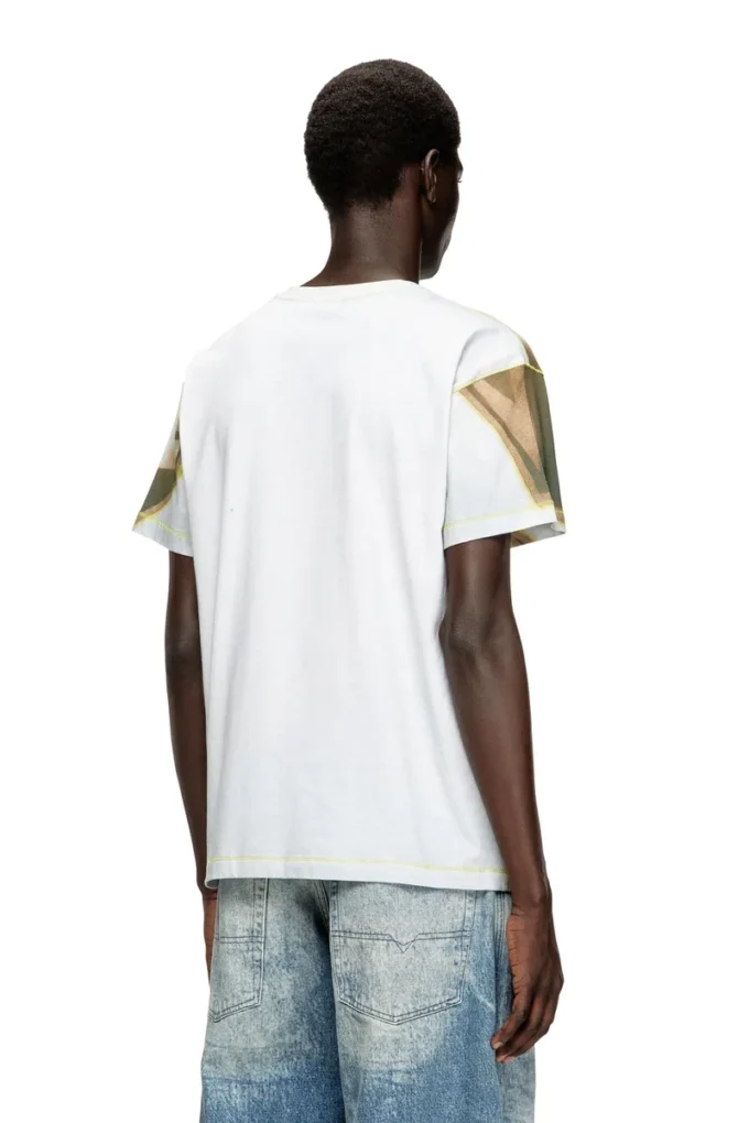 t-norm-show T-shirt with graffiti print t-norm-show T-shirt with graffiti print