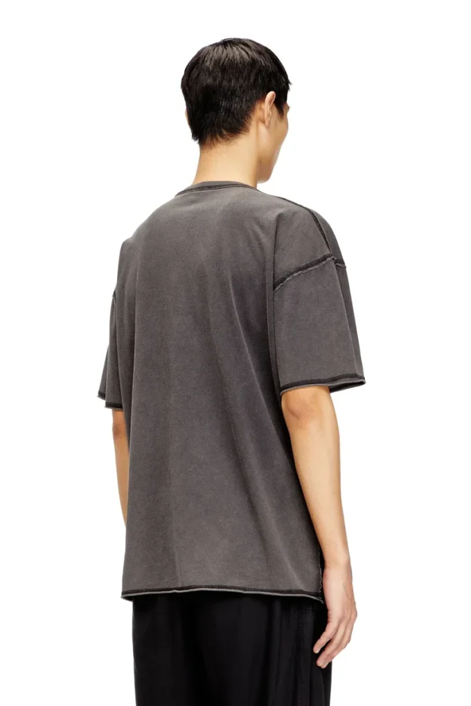 t-rawboxt T-shirt with appliqué logo and raw edge t-rawboxt T-shirt with appliqué logo and raw edge